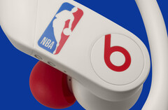 La edición NBA75 Ivory es funcionalmente igual que los PowerBeats Pro normales. (Fuente de la imagen: Apple)