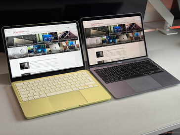 MacBook Neo (izquierda) frente a MacBook Air M1 (derecha)