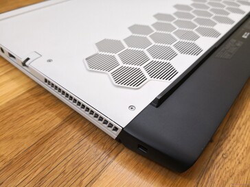 Dell dice que las rejillas hexagonales maximizan la rigidez y el flujo de aire