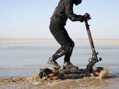 El e-scooter KuKirin G2 Master es apto para todoterrenos. (Fuente de la imagen: KuKirin)