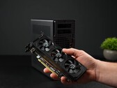 El Minisforum MS-02 Ultra Mini PC puede alojar GPU de perfil bajo.