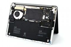 El interior del Surface Laptop 7 es fácilmente accesible. (Imagen: iFixit)