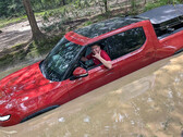 La Rivian R1T se adentra en aguas profundas (Fuente de la imagen: Il Babbuino/X)