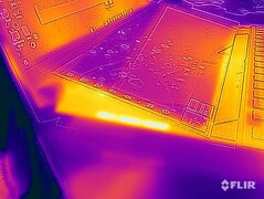 Prueba de resistencia a temperaturas superficiales (unidad base debajo de ScreenPad)