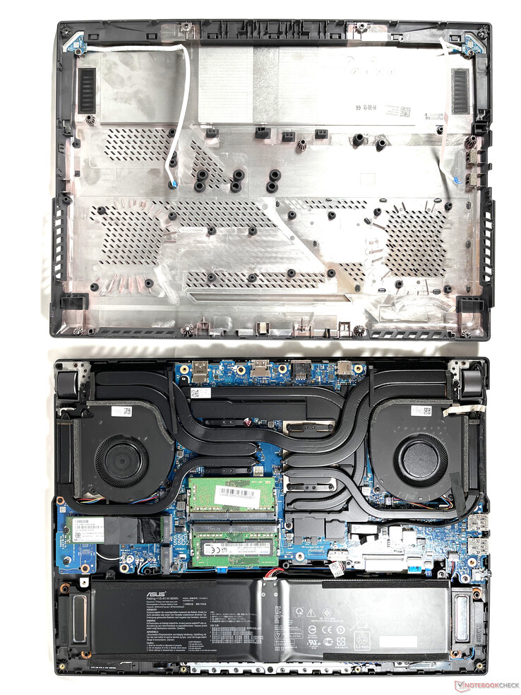 Asus ROG Strix G15 G513QR - Interior