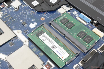 Ranuras SODIMM 2x accesibles. No podemos notar ningún ruido electrónico o silbido de la bobina en nuestra unidad