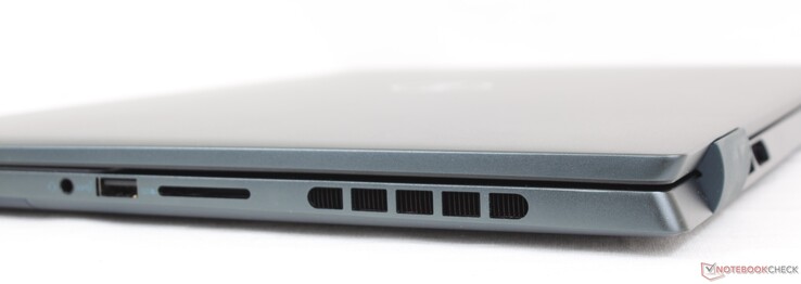 Derecha: auriculares de 3,5 mm, USB-A 3.2 Gen. 1, lector de tarjetas SD
