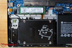 HP ha equipado nuestra unidad de revisión con una unidad SSD M.2 2280 y una unidad de disco duro de 2,5 pulgadas.