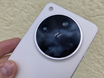 Oppo Find X8 Ultra en análisis. (Fuente de la imagen: Marcus Herbrich/Notebookcheck)