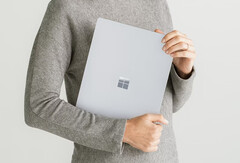 La versión de consumo del Surface Laptop 6 podría superar a su hermano &quot;para empresas&quot;, este último en la imagen. (Fuente de la imagen: Microsoft)