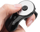 El ratón de pulgar de Sanwa Supply puede llevarse puesto todo el día para usar el ratón a distancia en ordenadores, tabletas y teléfonos. (Fuente: Sanwa Supply)