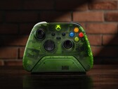 La base de carga Ultimate Charging Dock de 8BitDo para mandos de Xbox presenta el mismo color verde translúcido que la Xbox original/
