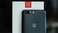 El OnePlus 5 puede ahora ser actualizado con seguridad a Android 10, aparentemente. (Fuente de la imagen: AndroidPIT)