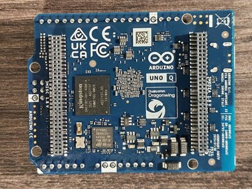 También hay dos cabezales de patillas adicionales en la parte posterior (fuente de la imagen: Notebookcheck)