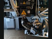 Una mancha de filamento en la boquilla de la impresora 3D Bambu Lab