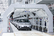 Sale de la cadena de producción el primer robotaxi Xpeng GX fabricado en serie