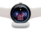 El "Pixel Watch 4" en un cargador. (Fuente de la imagen: Android Headlines)