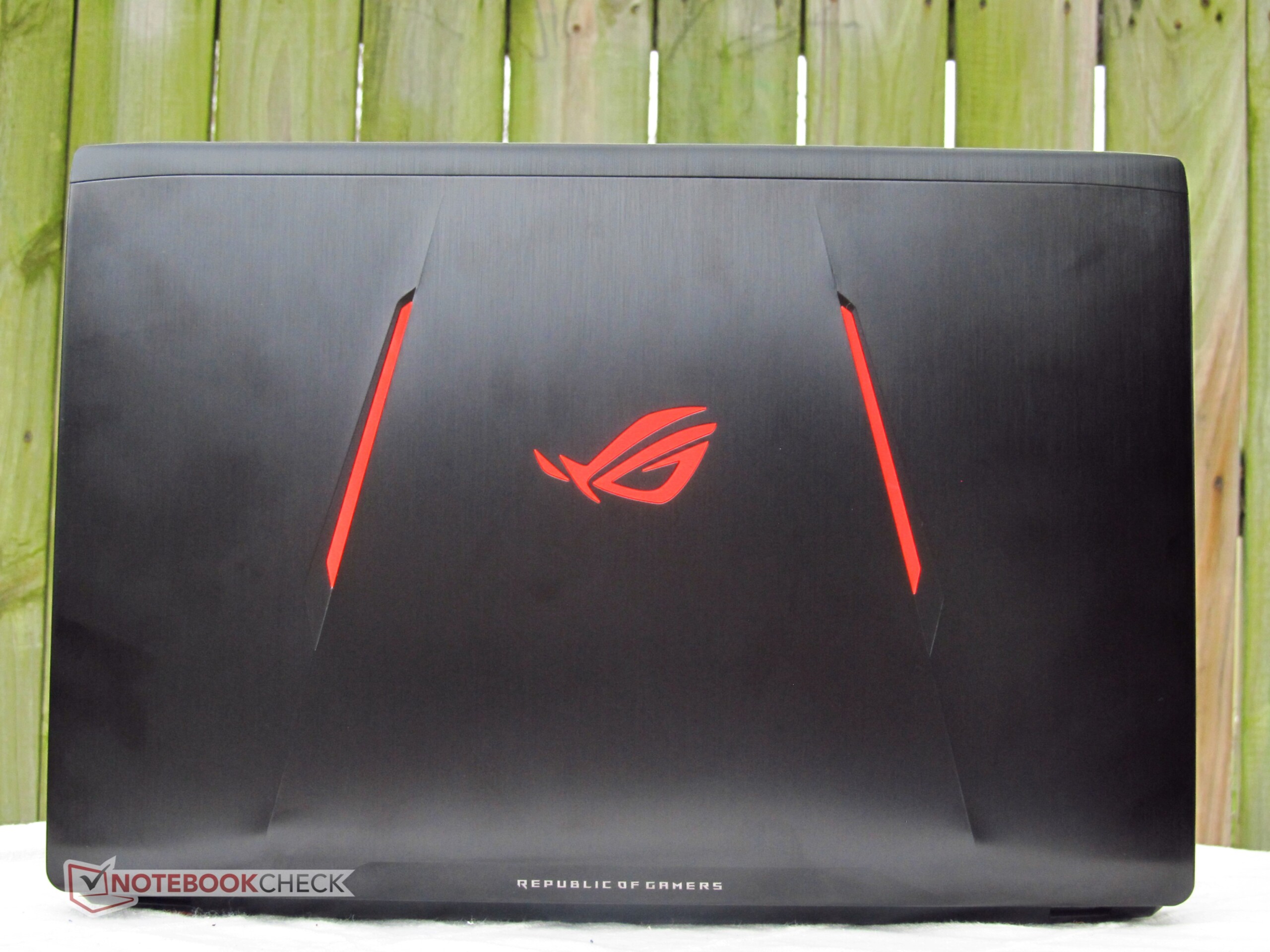 VENTA Y DISTRIBUCIÓN DE PORTÁTILES ASUS GL553VDDM161T GAMER ROJO