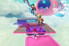 Captura de pantalla de Popucom con personajes sobre plataformas en las nubes resolviendo rompecabezas