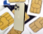 los smartphones iPhone 14 no vienen con una bandeja SIM extraíble. (Fuente: Notebookcheck, PublicDomainPictures en Pixabay-editado)