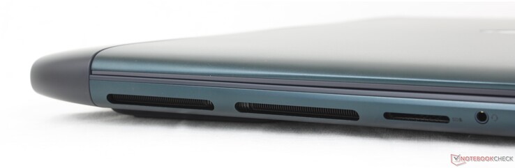 Izquierda: lector de tarjetas SD, auriculares de 3,5 mm