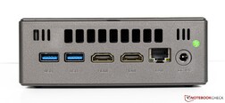 Parte trasera: 2x USB 3.0, 2x HDMI, GBit LAN, conexión de alimentación