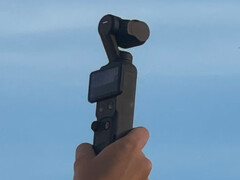 Al parecer, los prototipos del DJI Osmo Pocket 4 ya están en la naturaleza. (Fuente de la imagen: Federación de Fotógrafos Independientes)