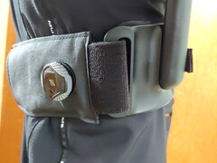 El pomo ajusta la tensión. (Fuente de la imagen: Notebookcheck)