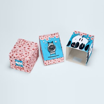 El paquete especial engalanado con motivos de flores de cerezo. (Crédito de la imagen: Casio)