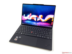 Análisis: Lenovo ThinkPad Z13 G1 OLED. Unidad de prueba suministrada por Lenovo Alemania