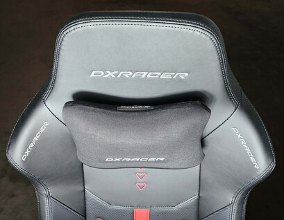 La almohada se mantiene en su sitio magnéticamente y no se desliza con facilidad. 