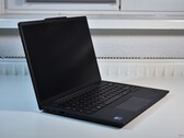 Máxima eficiencia: El Lenovo ThinkPad T14s Gen 6 demuestra por qué Lunar Lake es la elección perfecta para los portátiles de empresa, en la imagen: Lenovo ThinkPad T14s Gen 6 (Fuente de la imagen: Benjamin Herzig/Notebookcheck.com)
