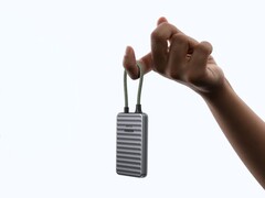 El Ugreen NeoDrive Go tiene el tamaño de una tarjeta y es tan ligero como los AirPods Pro.