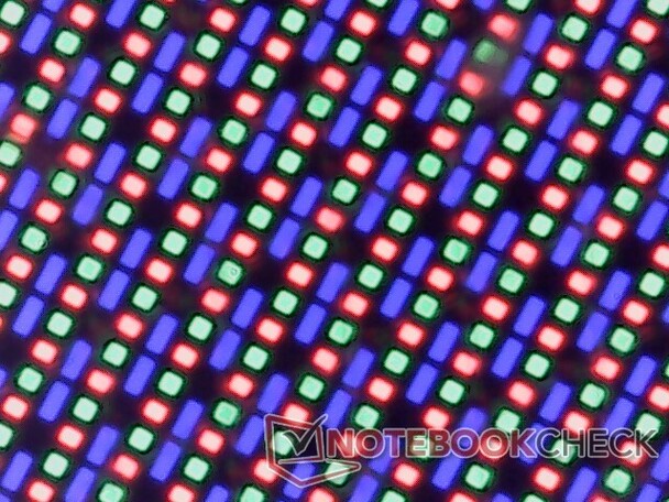 En una pantalla OLED, cada subpíxel rojo, verde y azul actúa como una bombilla de color (Fuente de la imagen: Notebookcheck)