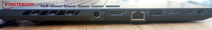 Izquierda: CA, HDMI 2.1 TMDS, GigabitLAN, USB-A 3.2 Gen2, USB-C/Thunderbolt 4 (incl. DP y PD), USB-C 3.2 Gen2 (incl. DP y PD), puerto de auriculares