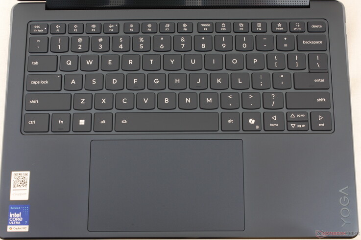 Las etiquetas de las teclas ahora están centradas para ofrecer un aspecto más limpio. Por lo demás, la experiencia de escritura y el tamaño del clickpad son idénticos a los del Yoga 9-in-1 G10 del año pasado