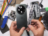 El OnePlus Open post-teardown. (Fuente: JerryRigEverything vía YouTube)