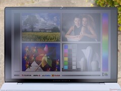 Al aire libre bajo un nublado brillante