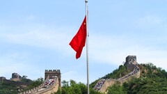 La bandera china con la Gran Muralla de China al fondo