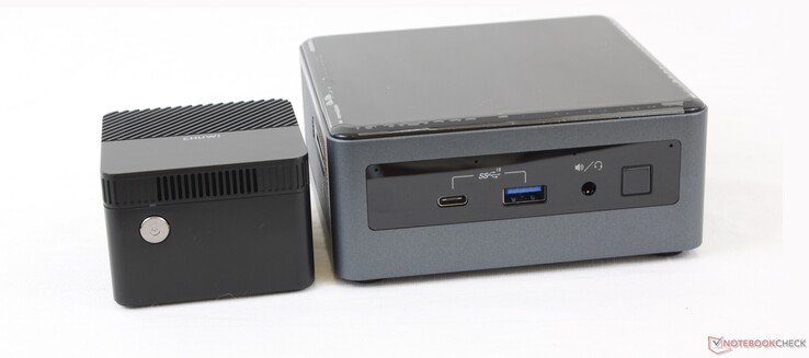 Chuwi LarkBox (izquierda) junto al Intel NUC 10 (derecha)