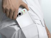 Por el momento, solo está disponible para su compra la versión de 512 GB. En la imagen: una fotografía promocional en la que se muestra la parte trasera del teléfono.