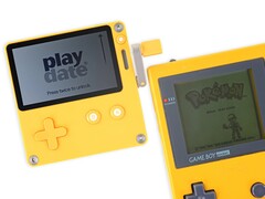 Panic termina la Playdate en amarillo, como la Gameboy Pocket o Color. (Fuente de la imagen: iFixit)
