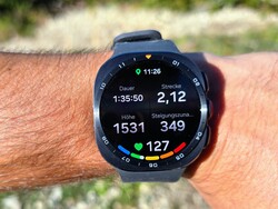 Galaxy Watch Ultra2 mientras haces senderismo