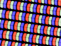 La pantalla LC utiliza una matriz clásica de subpíxeles RGB formada por un diodo emisor de luz rojo, uno azul y uno verde.