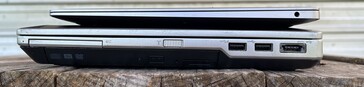 Derecha: Arriba - MacBook Air 2020 (MBA 2020) con toma de audio de 3,5 mm; Abajo - Dell Latitude E6430 con ExpressCard, unidad de DVD extraíble, interruptor WiFi, 2 USB-A 3.0 (5 Gbps), eSATA/USB-A 2.0