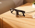 El soporte de carga para las Meta Glasses funciona de maravilla como cargador de sobremesa o de mesita de noche.