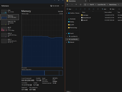 El Administrador de tareas de Microsoft con el Explorador de archivos abierto al lado (fuente de la imagen: Notebookcheck)