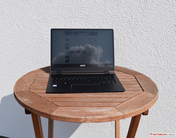 Uso del Acer Swift 7 SF714 bajo la luz directa del sol