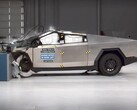 Prueba de choque del Tesla Cybertruck IIHS (Fuente de la imagen: IIHS)