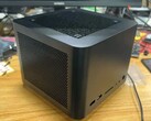 El próximo mini PC de FEVM contará con una carcasa mucho más grande y potentes gráficos RTX 4090 para portátiles. (Fuente de la imagen: metalsojin2 vía Reddit)